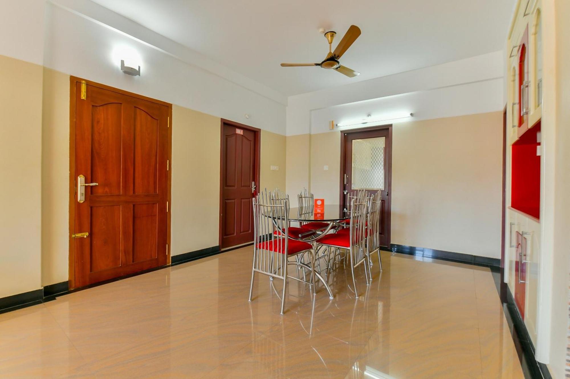 Oyo Flagship Uthradam Towers Otel Thiruvananthapuram Dış mekan fotoğraf