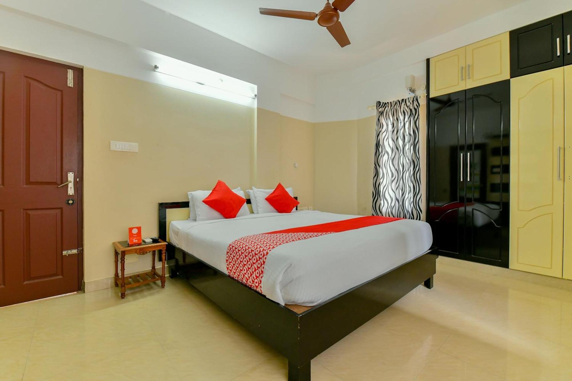 Oyo Flagship Uthradam Towers Otel Thiruvananthapuram Dış mekan fotoğraf