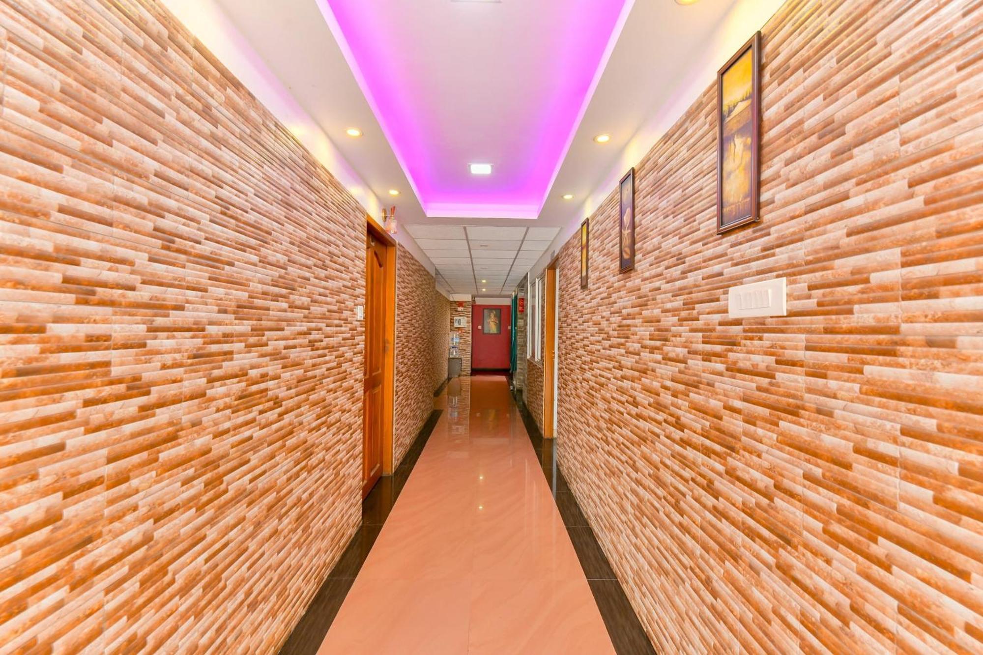 Oyo Flagship Uthradam Towers Otel Thiruvananthapuram Dış mekan fotoğraf
