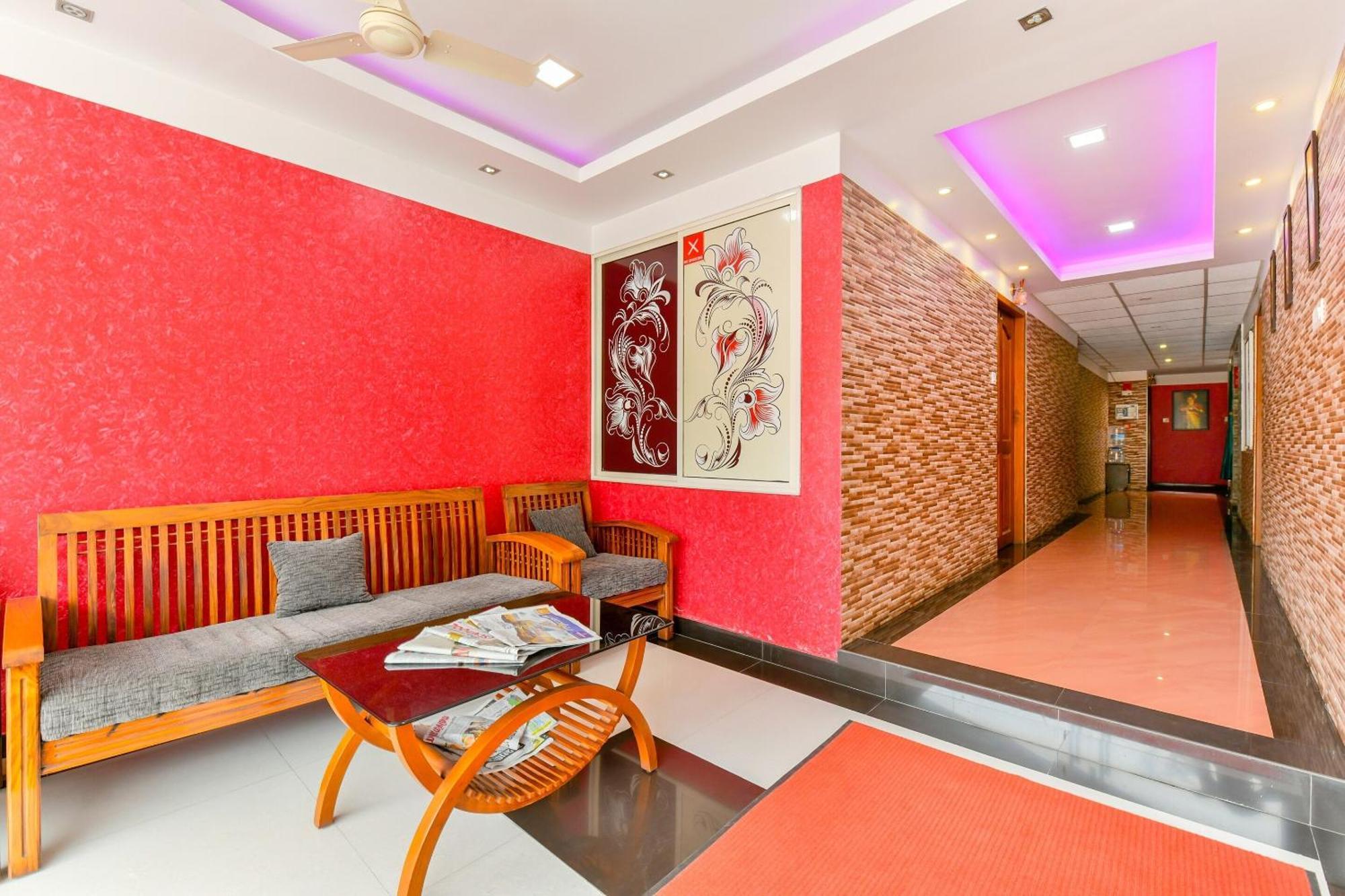 Oyo Flagship Uthradam Towers Otel Thiruvananthapuram Dış mekan fotoğraf